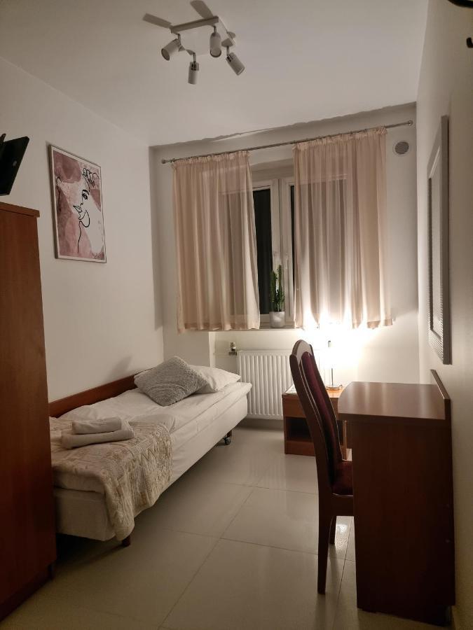 Hotel Jola Wrzesnia Luaran gambar