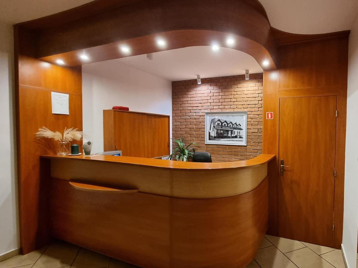 Hotel Jola Wrzesnia Luaran gambar